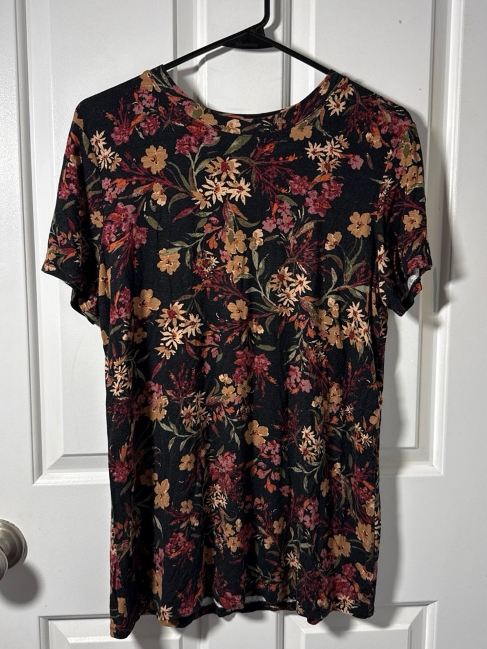 Maurices Black Floral Short Sleeve Tee